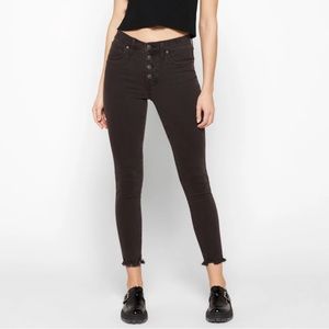 9" High-Rise Button Front Skinny Jean Size 24